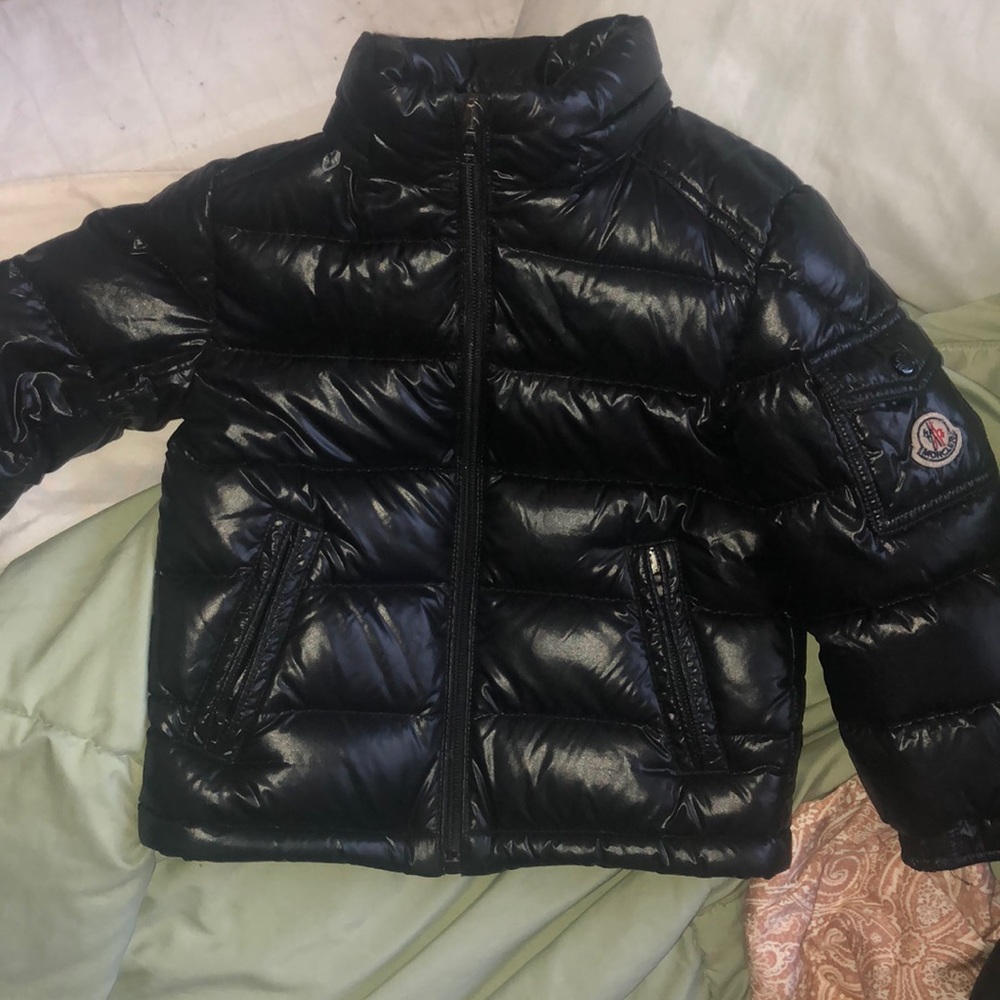 A size 3 Kids Coat Good Condition